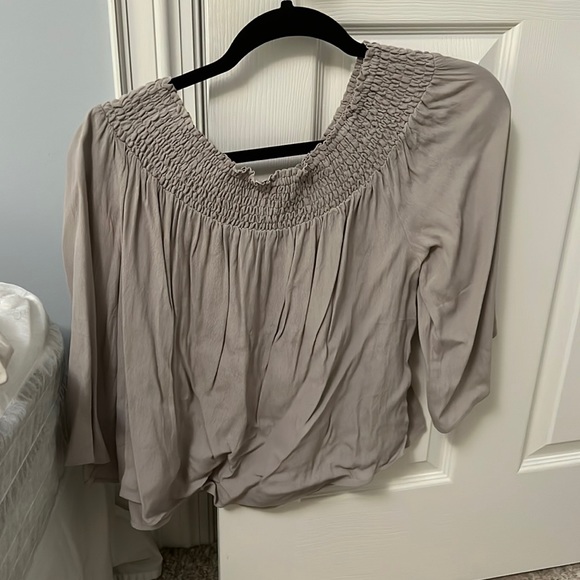 Off the shoulder blouse - Picture 1 of 2